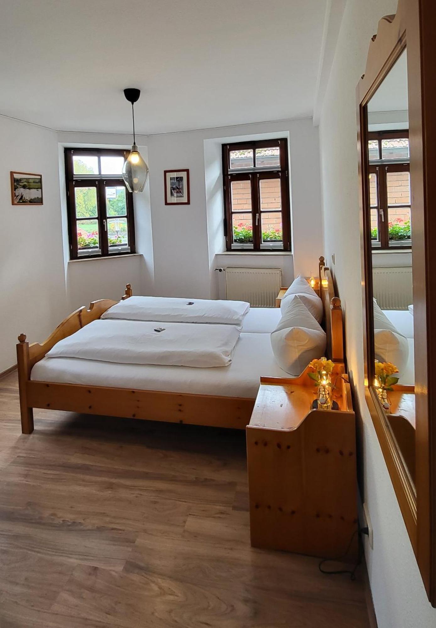 Gasthof Zum Schiff Obereisenheim Kültér fotó